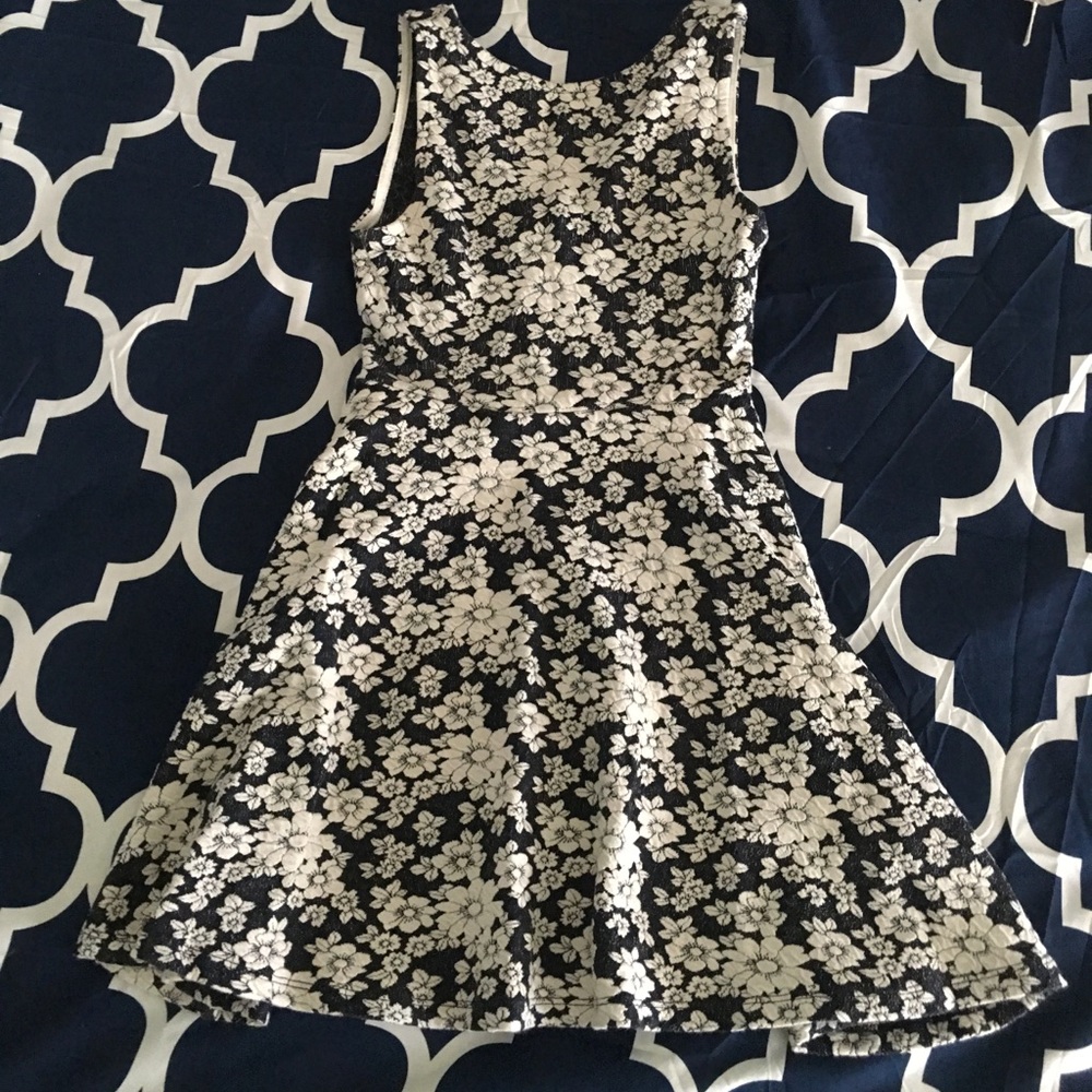 Dress - Picture 2 of 4